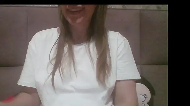 Snapshot of Sladkiegubki chatting on October 2025 01:36:02 AM Sladkiegubki online show from October 2025 01:36:02 AM