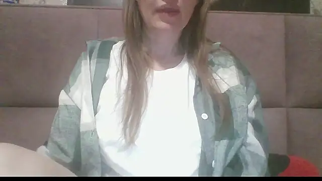 Snapshot of Sladkiegubki chatting on November 2025 09:54:01 PM Sladkiegubki online show from November 2025 09:54:01 PM