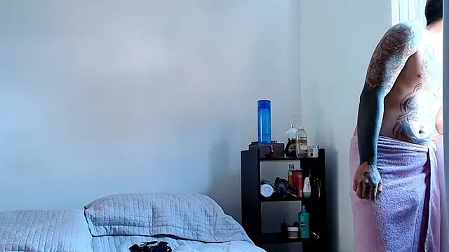 Snapshot of anika_lowen02 chatting on December 2024 04:38:02 PM anika lowen02 online show from December 2024 04:38:02 PM