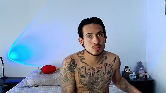 Snapshot of anika_lowen02 chatting on January 2025 03:32:02 PM anika lowen02 online show from January 2025 03:32:02 PM