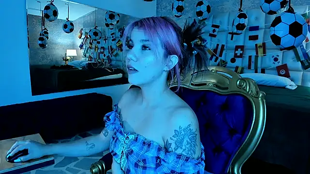 Snapshot of MelaniieRoux chatting on July 2026 07:38:02 PM MelaniieRoux online show from July 2026 07:38:02 PM