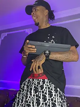 AaronCruz  online show from March 2025 01:40:02 PM