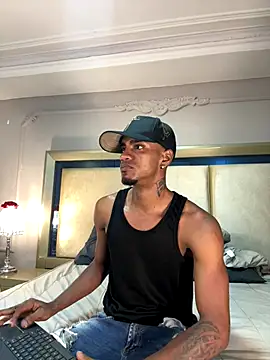 AaronCruz  online show from December 2025 09:21:02 PM