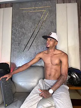 Snapshot of AaronCruz_ chatting on May 2026 11:00:01 PM AaronCruz online show from May 2026 11:00:01 PM