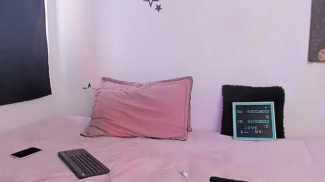 Snapshot of AlyRoses chatting on November 2025 01:23:02 PM AlyRoses online show from November 2025 01:23:02 PM