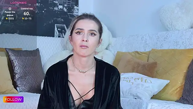 Snapshot of Sarah-Hart chatting on November 2025 01:36:02 PM Sarah-Hart online show from November 2025 01:36:02 PM