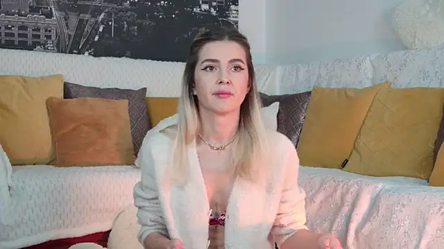 Snapshot of Sarah-Hart chatting on December 2025 03:19:01 PM Sarah-Hart online show from December 2025 03:19:01 PM