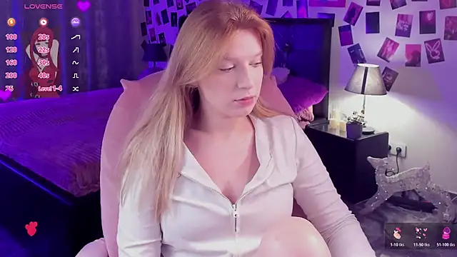 KarambaMoon online show from October 2025 08:31:01 PM