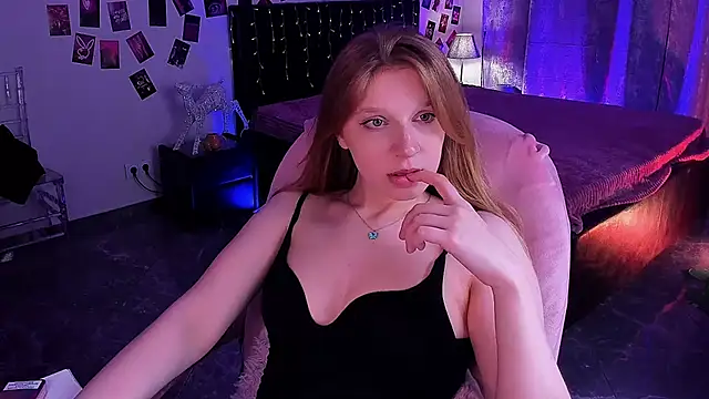 Snapshot of KarambaMoon chatting on June 2026 02:24:02 AM KarambaMoon online show from June 2026 02:24:02 AM
