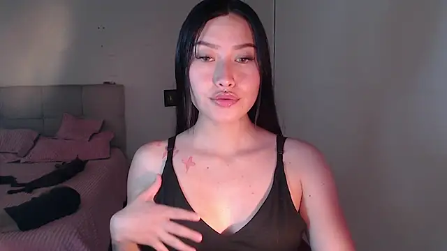 Snapshot of Emilyswan04 chatting on January 2025 06:33:02 PM Emilyswan04 online show from January 2025 06:33:02 PM