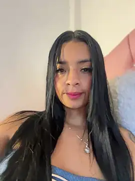 Laura fernandezII online show from January 2025 03:00:01 PM