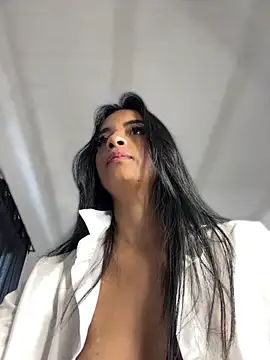 Laura fernandezII online show from February 2025 06:20:01 PM