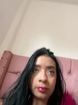 Laura fernandezII online show from March 2025 04:01:01 PM