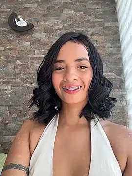 Laura fernandezII online show from March 2026 03:29:01 PM