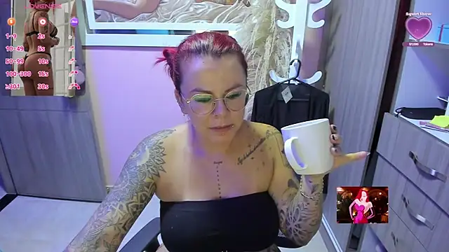 Snapshot of KAROL_MILF chatting on June 2026 10:51:02 PM KAROL MILF online show from June 2026 10:51:02 PM
