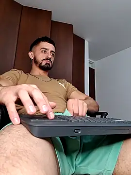 Snapshot of MAXIMUS_MASTE3 chatting on March 2025 05:33:01 AM MAXIMUS MASTE3 online show from March 2025 05:33:01 AM