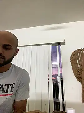 Snapshot of islandvybee55 chatting on January 2025 11:22:02 PM islandvybee55 online show from January 2025 11:22:02 PM