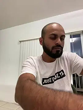 Snapshot of islandvybee55 chatting on January 2025 11:35:01 PM islandvybee55 online show from January 2025 11:35:01 PM