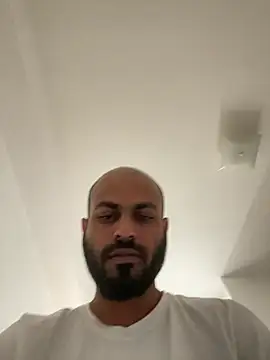 Snapshot of islandvybee55 chatting on March 2025 08:31:02 PM islandvybee55 online show from March 2025 08:31:02 PM