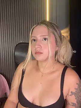 Snapshot of MiaPetit_ chatting on September 2025 12:54:01 AM MiaPetit online show from September 2025 12:54:01 AM