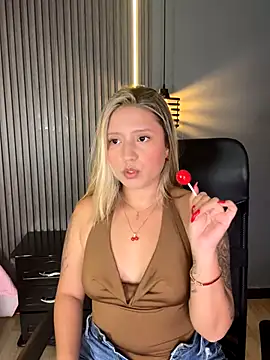 Snapshot of MiaPetit_ chatting on September 2025 12:00:02 AM MiaPetit online show from September 2025 12:00:02 AM