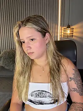 Snapshot of MiaPetit_ chatting on September 2025 10:15:02 PM MiaPetit online show from September 2025 10:15:02 PM