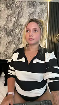 Snapshot of MiaPetit_ chatting on October 2025 12:16:01 AM MiaPetit online show from October 2025 12:16:01 AM