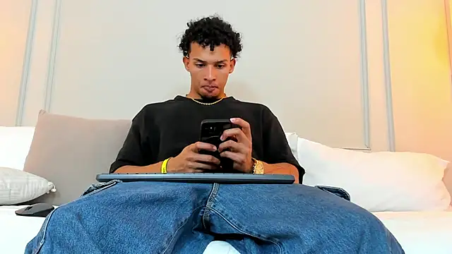 Snapshot of Dominick_star chatting on January 2025 03:42:02 AM Dominick star online show from January 2025 03:42:02 AM