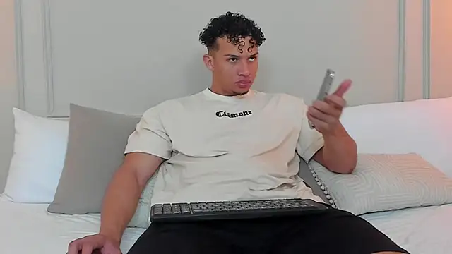 Snapshot of Dominick_star chatting on March 2025 03:24:01 AM Dominick star online show from March 2025 03:24:01 AM