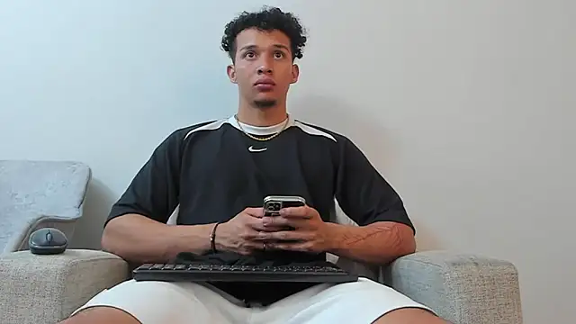 Snapshot of Dominick_star chatting on March 2025 03:02:02 AM Dominick star online show from March 2025 03:02:02 AM