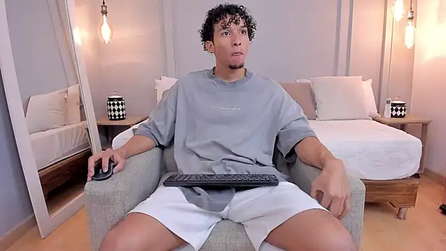 Snapshot of Dominick_star chatting on October 2025 04:02:02 AM Dominick star online show from October 2025 04:02:02 AM