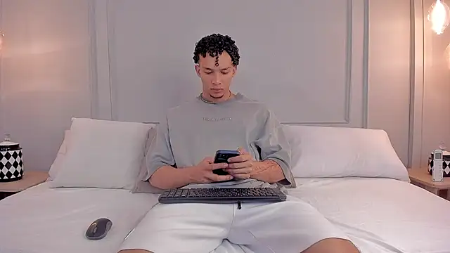 Dominick star online show from November 2025 04:01:01 AM