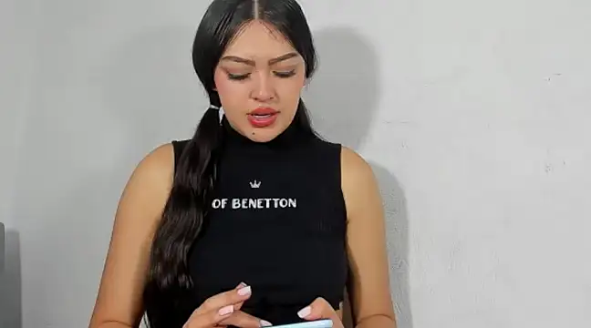 Sweet-Sophiee online show from January 2025 06:17:01 PM