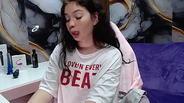 Snapshot of lilimini032 chatting on June 2026 08:06:01 PM lilimini032 online show from June 2026 08:06:01 PM