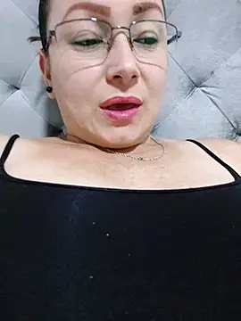 Snapshot of milly_sanchez chatting on June 2026 06:21:02 PM milly sanchez online show from June 2026 06:21:02 PM