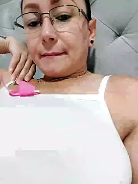 Snapshot of milly_sanchez chatting on June 2026 06:57:02 PM milly sanchez online show from June 2026 06:57:02 PM