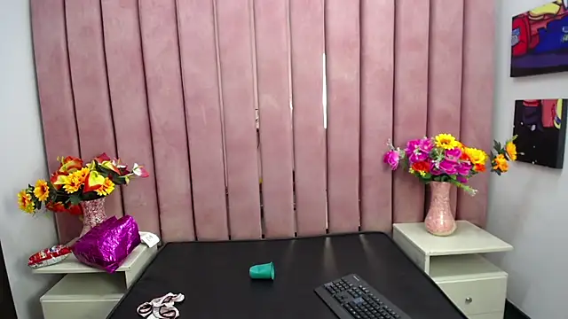 EmilyyEvans  online show from December 2024 01:38:02 PM