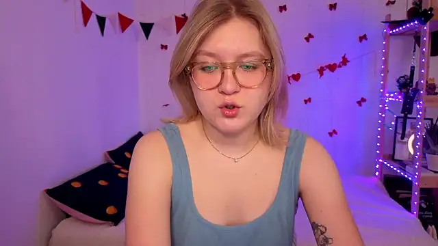 Snapshot of leazy_peazy chatting on June 2026 05:05:01 AM leazy peazy online show from June 2026 05:05:01 AM