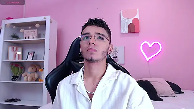 Ian Castillo  online show from January 2025 11:38:02 AM