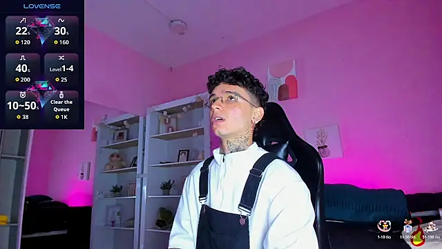 Snapshot of Ian_Castillo_ chatting on December 2025 11:17:01 AM Ian Castillo online show from December 2025 11:17:01 AM