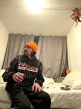 wolfwhite95 online show from January 2026 10:35:01 PM