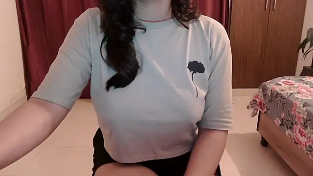 ANANYA-TIWARI online show from October 2025 05:24:01 AM