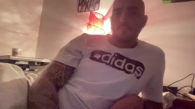 alessandromori91 online show from December 2025 09:12:02 PM