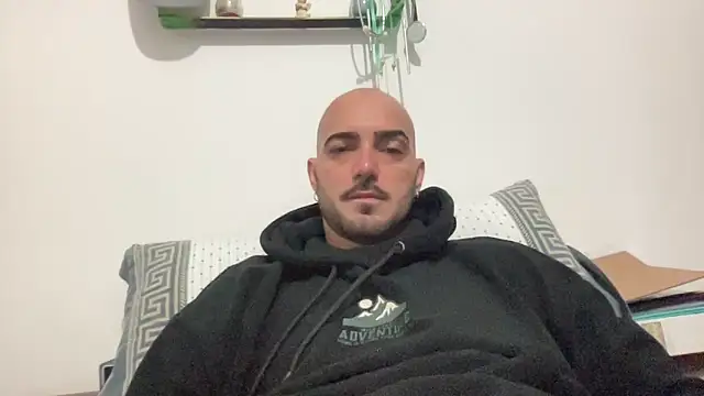 alessandromori91 online show from December 2025 10:27:01 PM