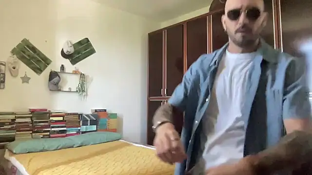 alessandromori91 online show from April 2026 10:47:02 AM