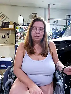 Snapshot of MsShelby40 chatting on December 2024 08:42:01 PM MsShelby40 online show from December 2024 08:42:01 PM