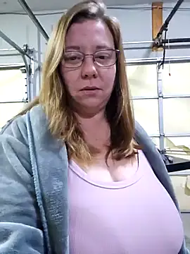 Snapshot of MsShelby40 chatting on December 2024 10:08:02 PM MsShelby40 online show from December 2024 10:08:02 PM