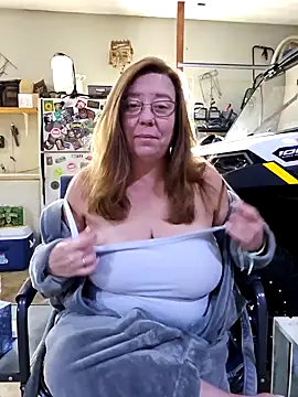 Snapshot of MsShelby40 chatting on December 2024 03:27:01 PM MsShelby40 online show from December 2024 03:27:01 PM