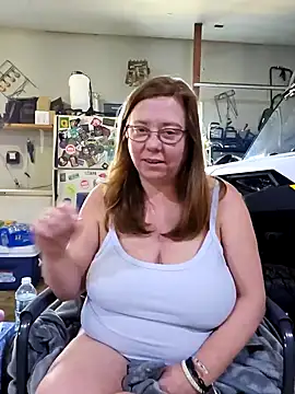 Snapshot of MsShelby40 chatting on December 2024 06:42:02 PM MsShelby40 online show from December 2024 06:42:02 PM