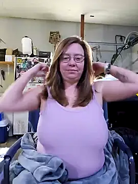 Snapshot of MsShelby40 chatting on December 2024 05:30:01 PM MsShelby40 online show from December 2024 05:30:01 PM